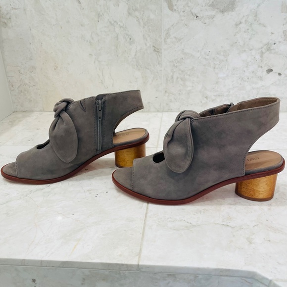 BERNARDO {6.5} Booties Gray Suede Knotted "Luna" - Picture 4 of 10